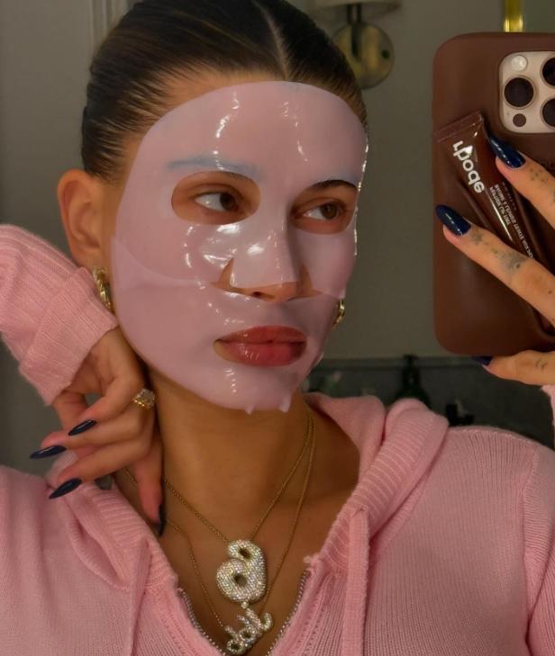 Chăm chỉ lấy lại vóc dáng sau sinh, Hailey Bieber còn khiến dân tình mê cách phối đồ-3