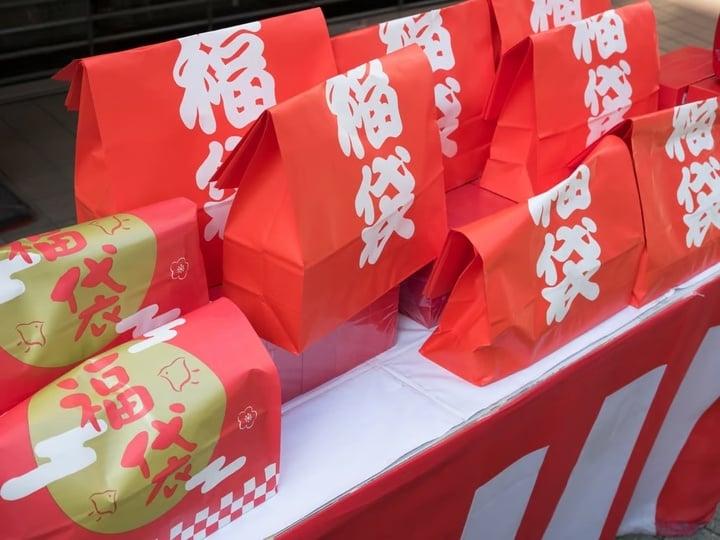 Săn phần thưởng, người đàn ông dùng 400 điện thoại để xem livestream-2