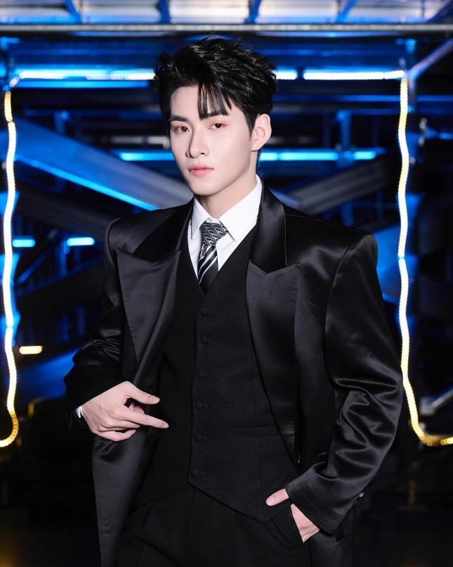 Hùng Huỳnh được vinh danh Mỹ nam của năm gây tranh cãi-1