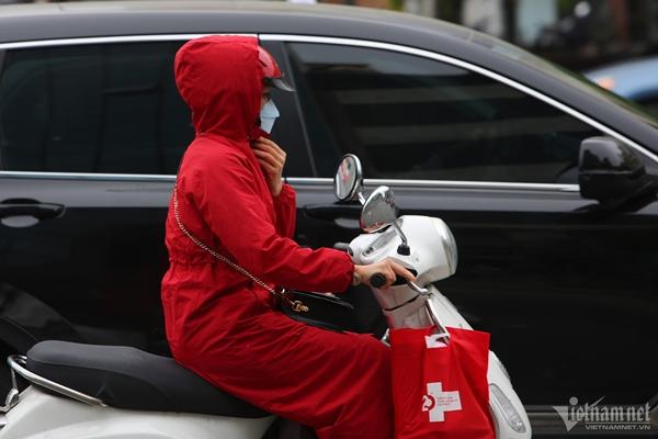 Áp thấp nhiệt đới tiến gần Nam Trung Bộ, nguy cơ mưa lớn diện rộng-2