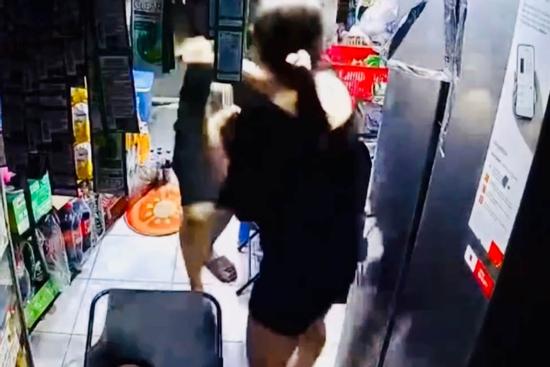 Vụ người mẹ đơn thân bị đánh đấm dã man ở TP.HCM: Người đàn ông xăm trổ khai gì?