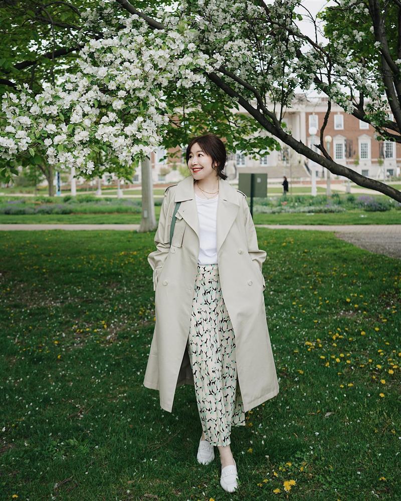 Phụ nữ trên 40 tuổi nên sắm 5 món thời trang trẻ trung để diện Tết-2