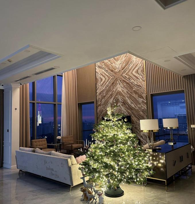 Giáng sinh ngoại lệ của phú bà 10x Lona Kiều Loan trong căn duplex hạng sang-7