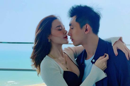 Midu tung ảnh kỷ niệm ngày vui, netizen đổ dồn chú ý biểu cảm thiếu gia Minh Đạt