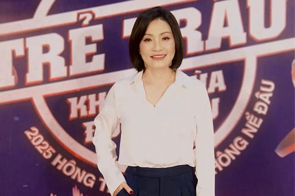 Quyền Linh toát mồ hôi, phải quay 16 lần khi đóng cảnh hôn với Hồng Đào-6