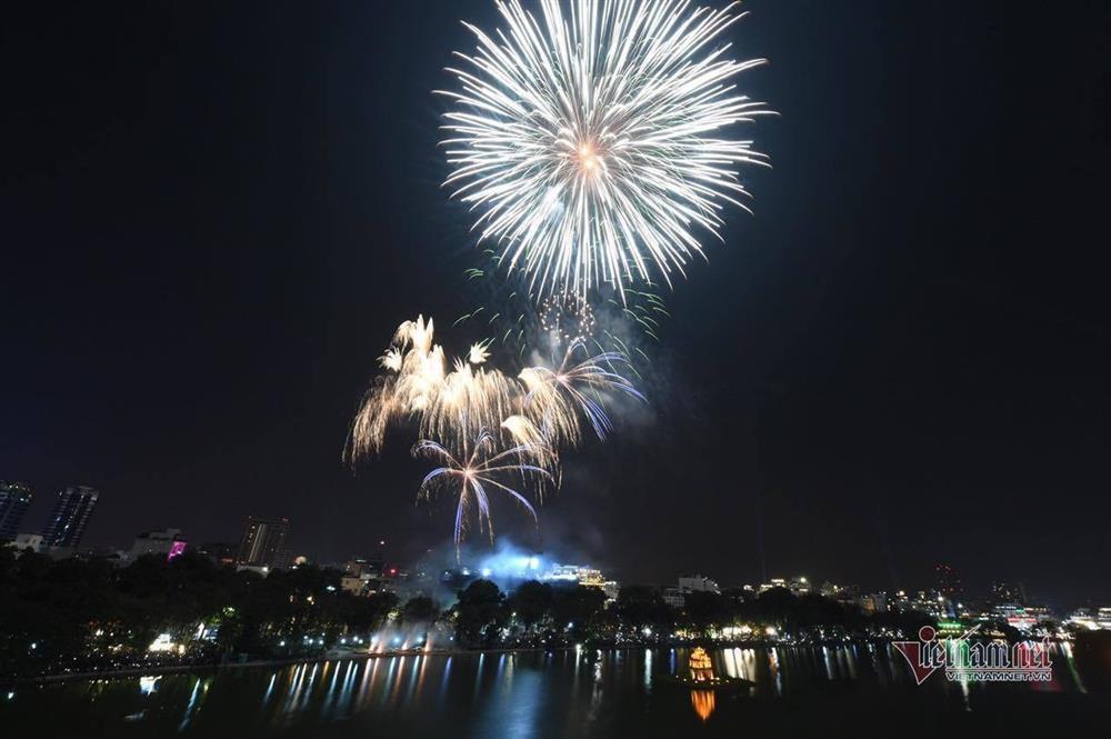Hà Nội bắn pháo hoa 5 điểm trong dịp Tết Dương lịch-1