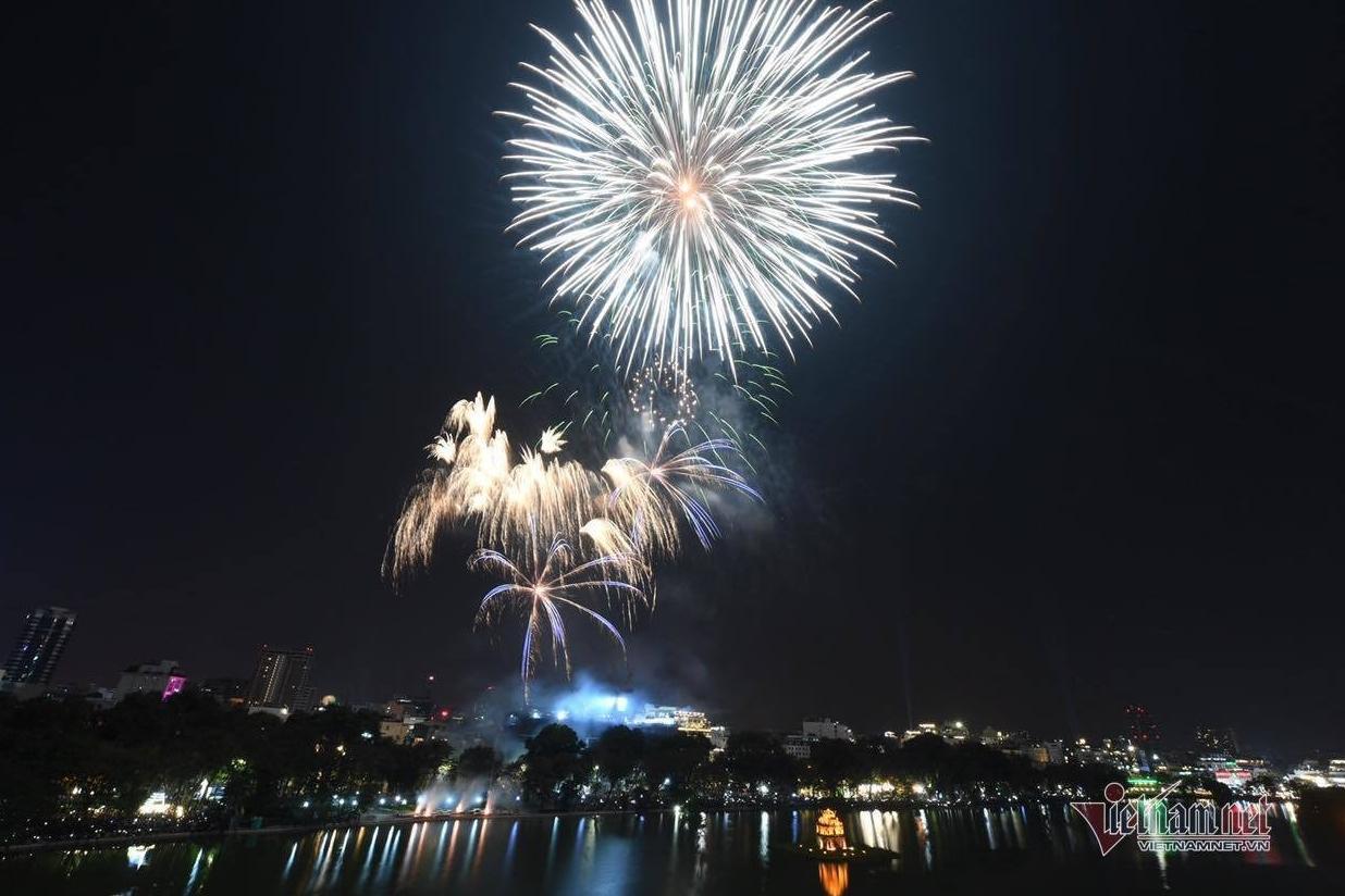 Những địa điểm bắn pháo hoa dịp Tết Dương lịch 2025?-1