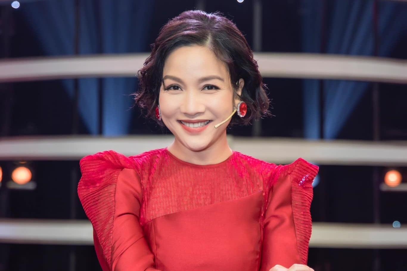 Mỹ Linh nhào lộn, Minh Tuyết vừa đu thang dây vừa hát bolero-7