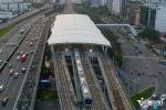 Tàu metro số 1 dừng đột ngột, hành khách ngơ ngác-1