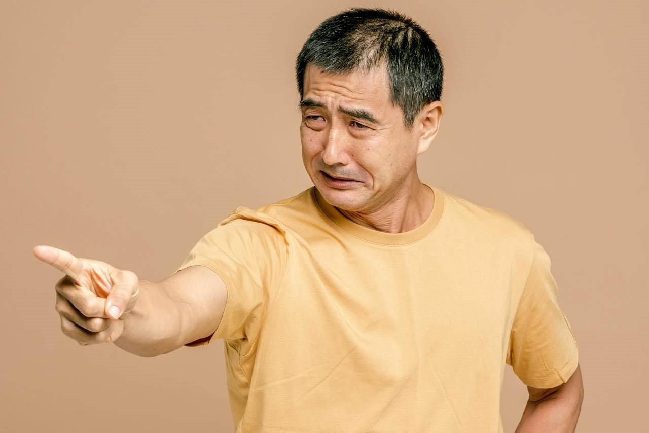 Bố chồng U80 đòi cưới người phụ nữ 42 tuổi bất chấp bị mỉa mai: Lý do ông đưa ra khiến con cháu lập tức thấy xấu hổ-2