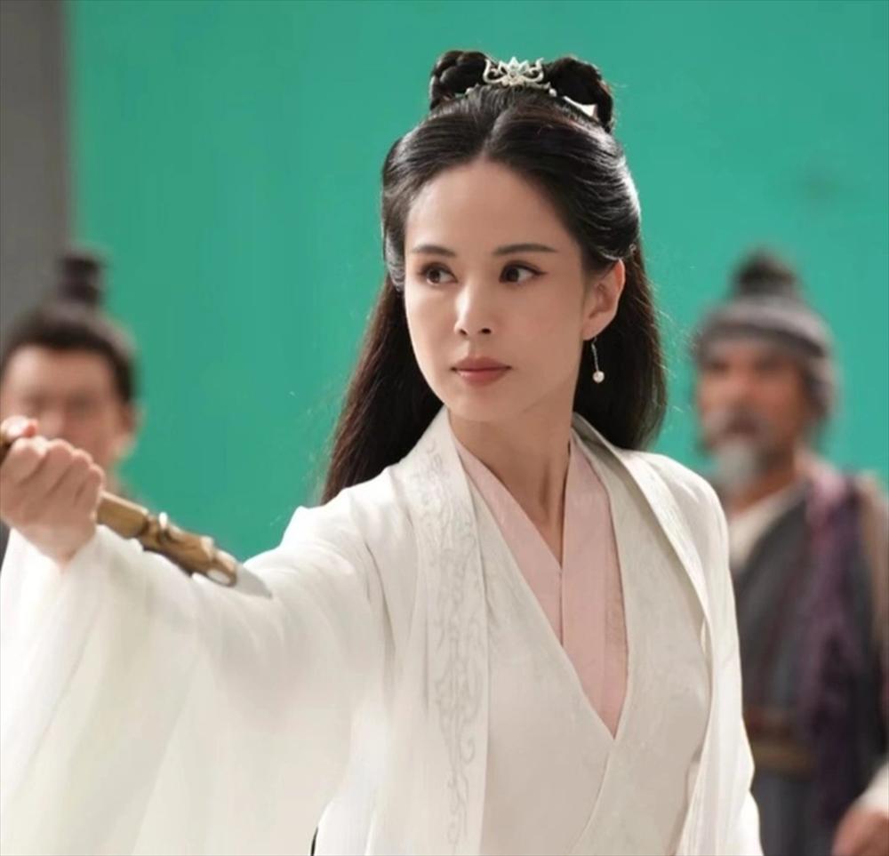 Choáng với hình ảnh hiện tại của Tiểu Long Nữ Thần Điêu Đại Hiệp, 58 tuổi nhưng vẫn như gái đôi mươi-1