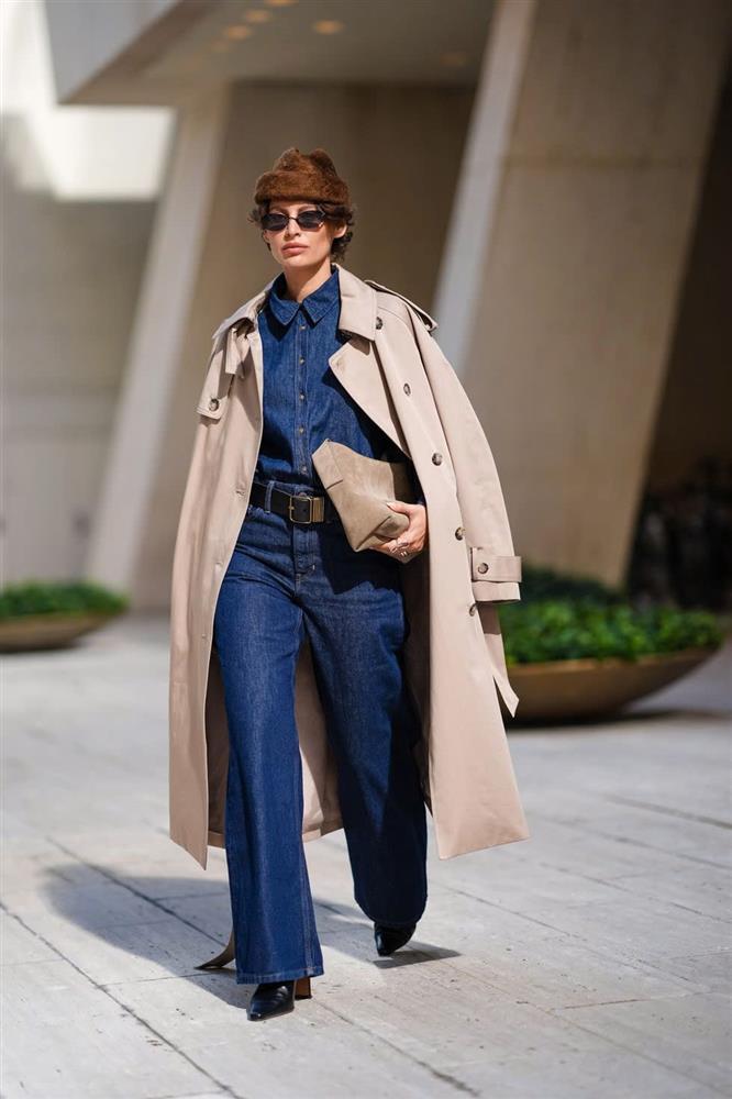 Áp dụng kỹ 9 tips này khi diện quần jeans ống rộng, chị em mới không bị dìm dáng thảm hại-1