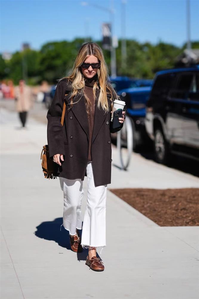 Áp dụng kỹ 9 tips này khi diện quần jeans ống rộng, chị em mới không bị dìm dáng thảm hại-9