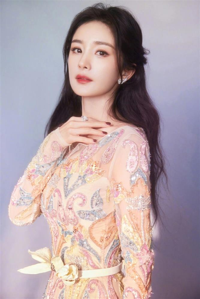 Rộ tin Dương Mịch thăm con gái nhưng bị gia đình chồng Lưu Khải Uy làm khó-3