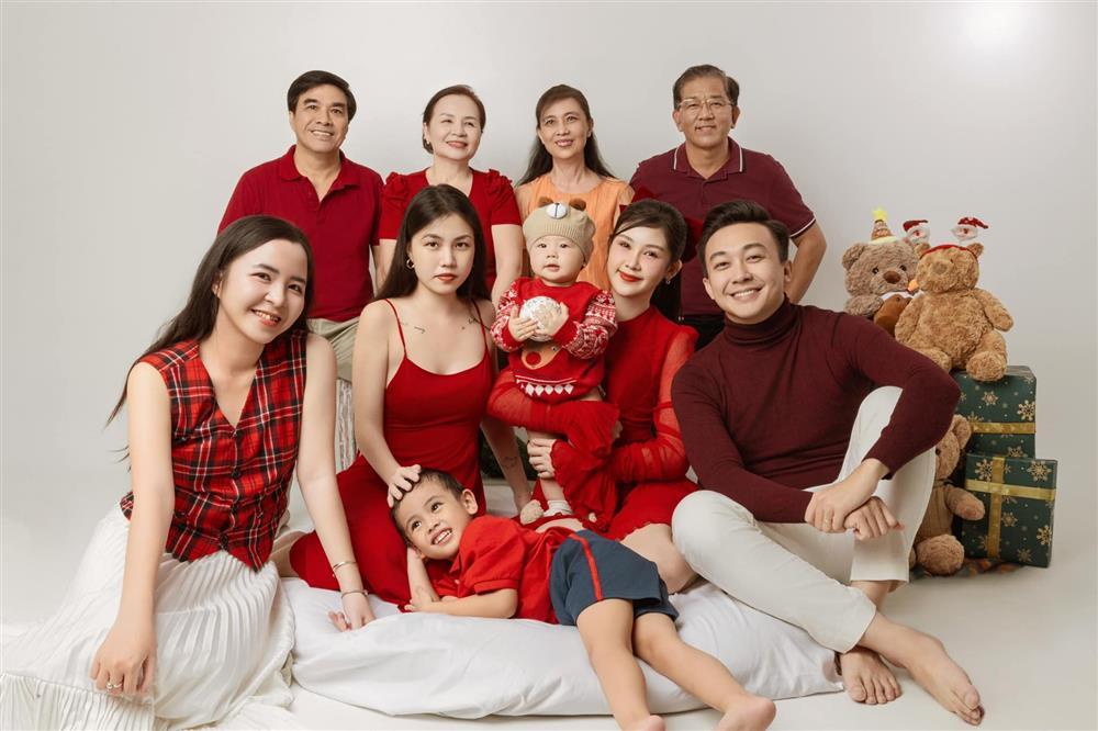 Sao Việt khoe ảnh mừng Giáng sinh 2024-9