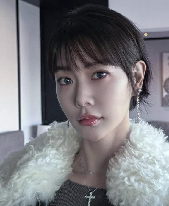 Hết hồn sống mũi dài và gương mặt biến dạng thẩm mỹ của mỹ nhân Gia Đình Là Số 1 trên thảm đỏ-6