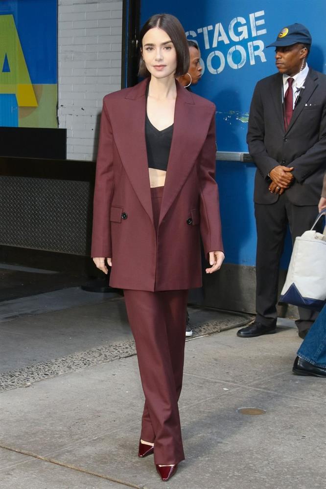 Lily Collins gợi ý những cách mặc áo blazer nổi bật cho tuổi U40-8