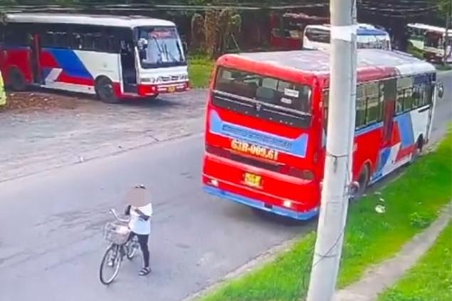 Nữ giáo viên ở Nha Trang bị 2 người đàn ông xông vào trường nhục mạ-2