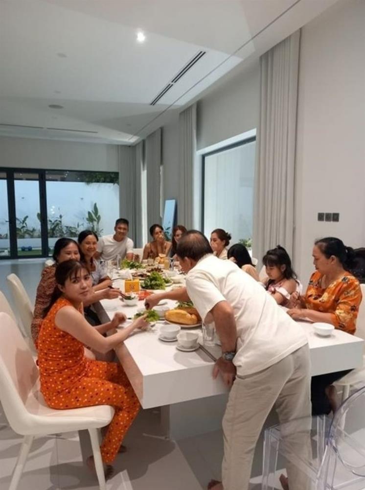 Cơ ngơi triệu đô của sao Việt: Cận cảnh bạch dinh của Thủy Tiên - Công Vinh-5