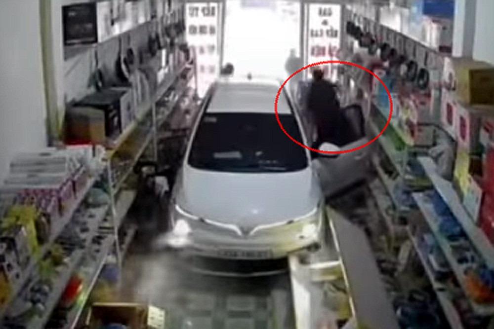 Tình huống pháp lý vụ vợ nhận lái ô tô khi chồng gây tai nạn chết người-1