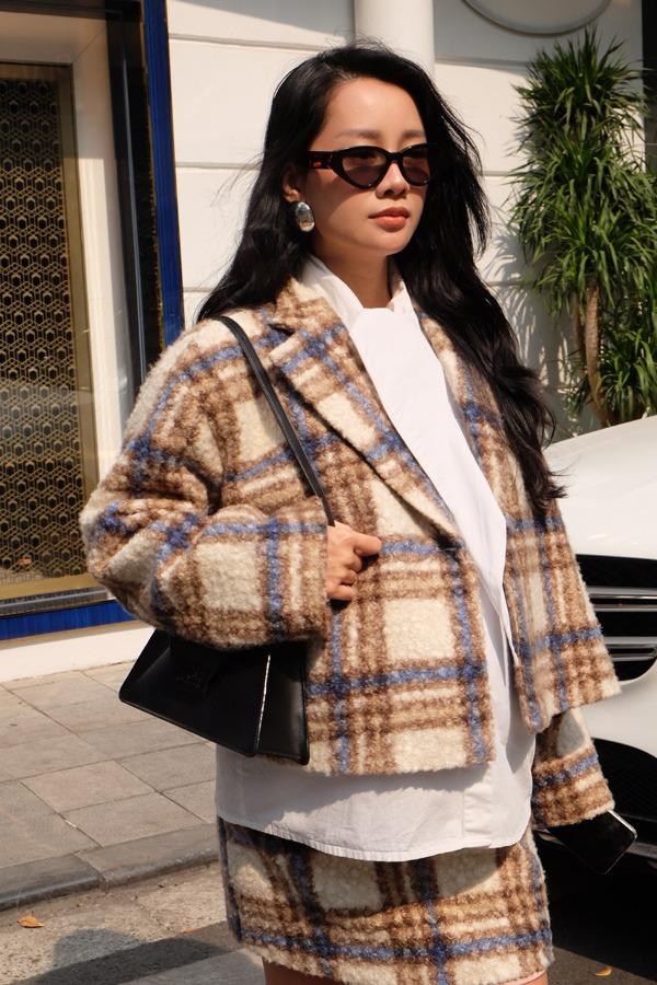 Bà bầu MC Quỳnh Chi tận dụng đồ cũ vẫn fashionista nhờ cách mix đồ cực đỉnh-3