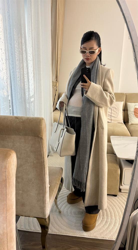 Bà bầu MC Quỳnh Chi tận dụng đồ cũ vẫn fashionista nhờ cách mix đồ cực đỉnh-5