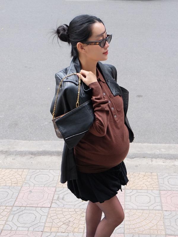 Bà bầu MC Quỳnh Chi tận dụng đồ cũ vẫn fashionista nhờ cách mix đồ cực đỉnh-6