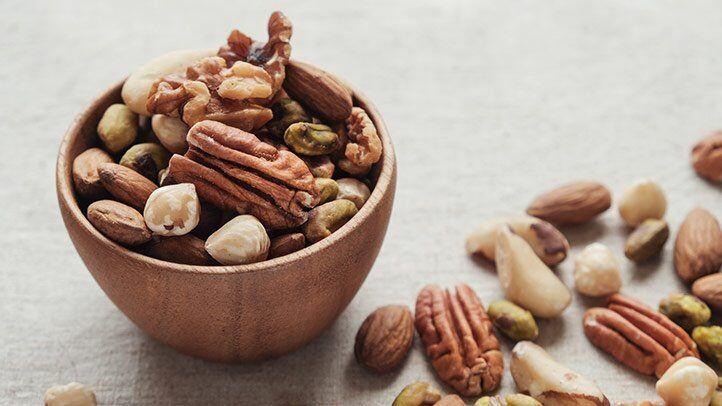 Rủ nhau ăn hạt giảm cân đón Tết, cần tránh 4 sai lầm này nếu không muốn hại nhiều hơn lợi-1