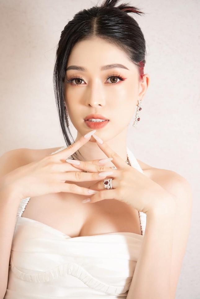 Á hậu Phương Nga gặp sự cố-1