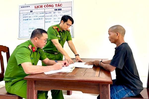 Bắt nam thanh niên hiếp dâm nữ sinh lớp 10-2