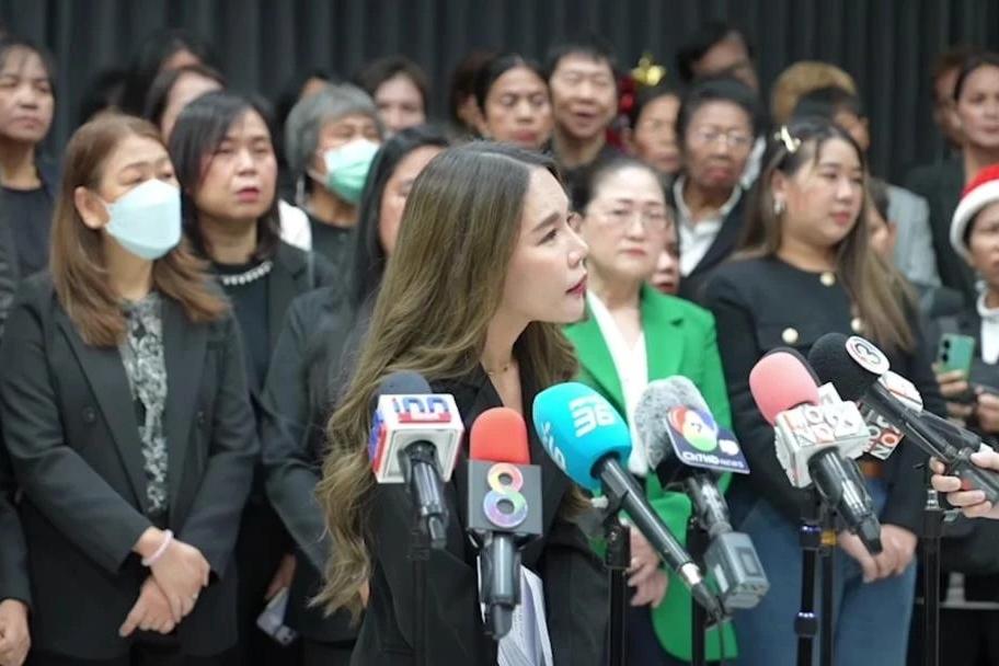 Có con gái lớn, nữ MC Việt nổi tiếng đi tới đâu hồng hài nhi theo tới đó là ai?-4