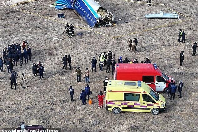 Ám ảnh khoảnh khắc các nạn nhân được kéo ra khỏi đống đổ nát sau vụ rơi máy bay chở 67 người, tiếng la hét đau đớn khắp nơi-2