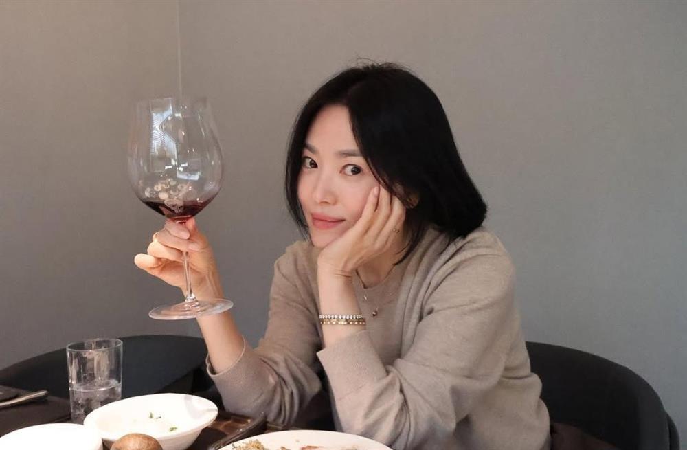 Song Hye Kyo lần đầu tiết lộ về đời mình sau 23 năm: Là phụ nữ, tôi vừa đau khổ vừa hạnh phúc-1