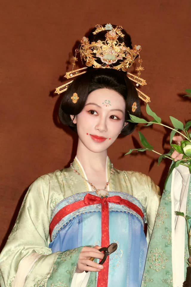 Dương Tử gây sốt khi thăng hạng nhan sắc ngoạn mục sau nhiều năm bị chê quê mùa-2