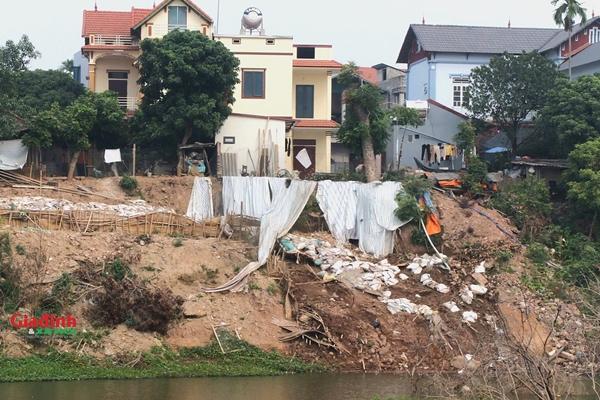 Hà Nội: Sạt lở bờ tả sông Hồng tại huyện Mê Linh làm nứt, đổ tường nhà dân-2