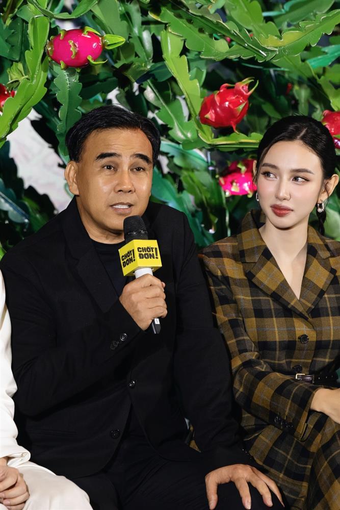 Quyền Linh toát mồ hôi, phải quay 16 lần khi đóng cảnh hôn với Hồng Đào-1