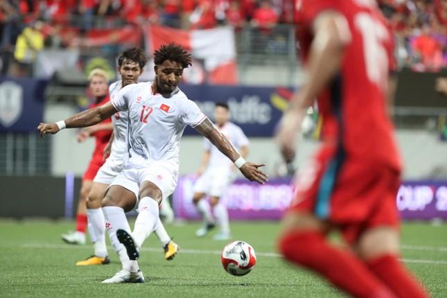 Phản ứng HLV Kim Sang Sik sau khi nhận thẻ vàng trận ĐT Việt Nam vs ĐT Singapore-5