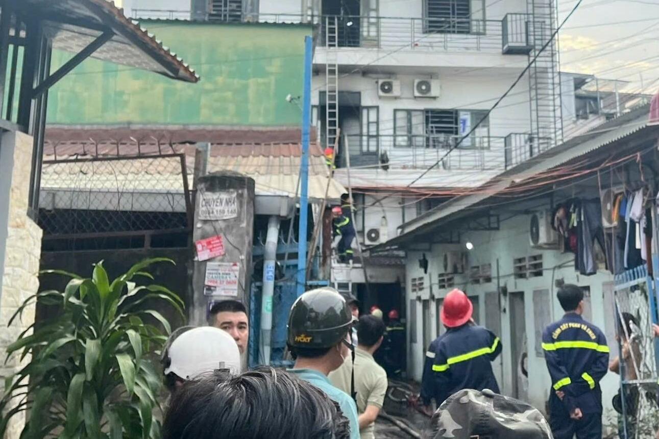 Vụ cháy nhà trọ 2 người chết ở TPHCM: Nhúng áo vào bồn cầu để che mặt thoát thân-2