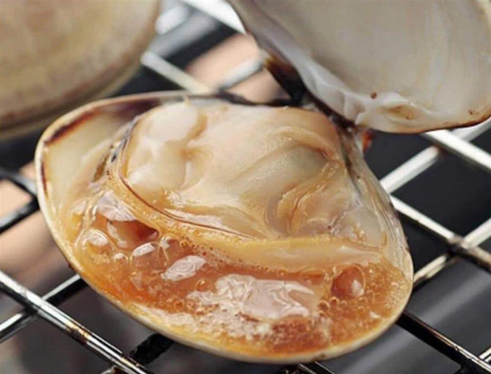 Chợ hải sản Tết: Chỉ 1 con sò bơ giá lên tới 500.000 đồng-2