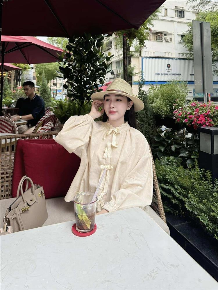 Vợ xinh đẹp, tài giỏi của hậu vệ đắt giá nhất đội tuyển Việt Nam-3