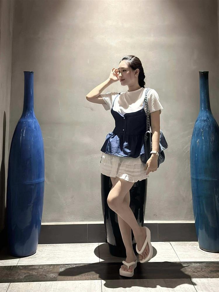 Vợ xinh đẹp, tài giỏi của hậu vệ đắt giá nhất đội tuyển Việt Nam-4