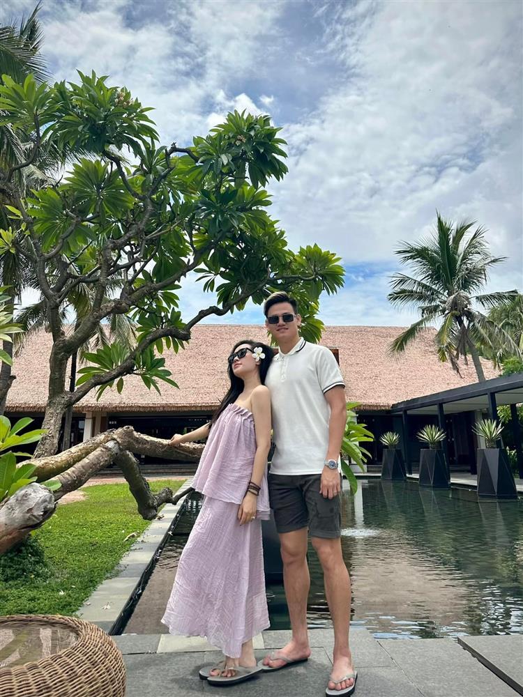 Vợ xinh đẹp, tài giỏi của hậu vệ đắt giá nhất đội tuyển Việt Nam-6