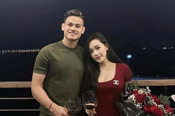 Bà xã hậu vệ Phạm Xuân Mạnh: Hot girl xứ Nghệ, gái 2 con đẹp mặn mà-8