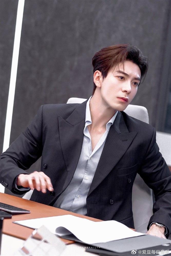 4 cặp đôi đẹp nhất trong phim hiện đại Hoa ngữ 2024: Mỹ nam sinh ra để đóng tổng tài, nhan sắc lẫn phong thái đều đỉnh-2