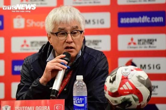 HLV Singapore tiếc nuối: 'Chúng tôi thua vì VAR'