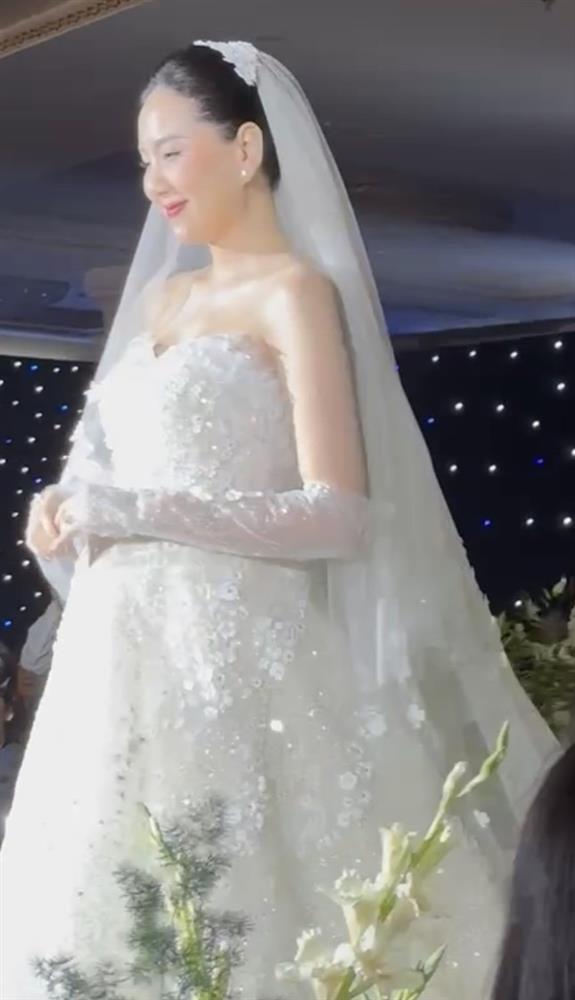 MC Mai Ngọc chuộng trang phục phom rộng, tối màu sau úp mở muốn kết hôn và làm mẹ-1