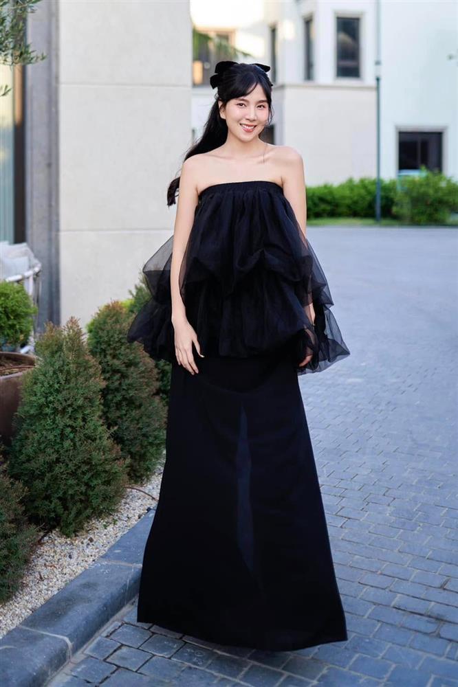 MC Mai Ngọc chuộng trang phục phom rộng, tối màu sau úp mở muốn kết hôn và làm mẹ-5