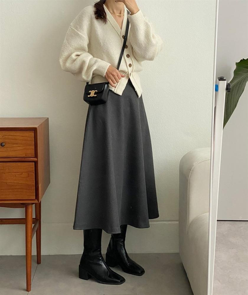 Người phụ nữ cao 1m53 có 10 cách mặc chân váy tôn dáng mà không cần đi giày cao gót-7