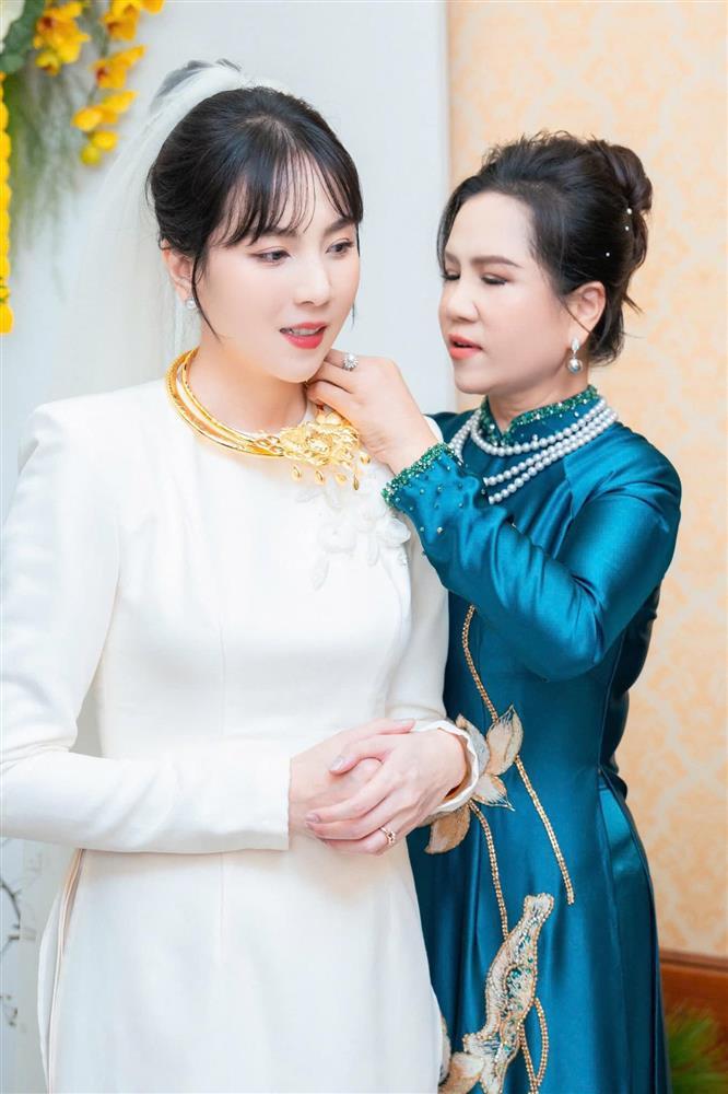 Mẹ chồng Mai Ngọc gây chú ý-2