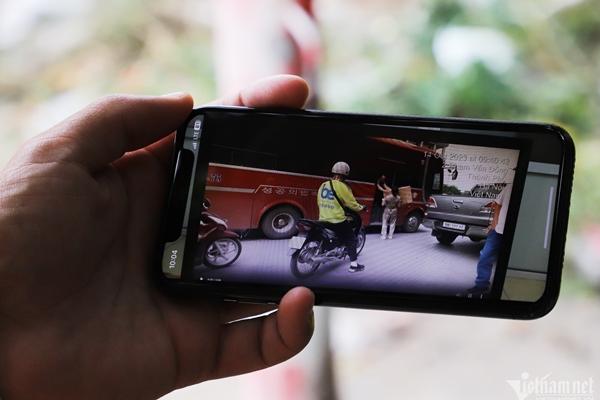 Vượt đèn đỏ bị phạt 5 triệu đồng, nữ sinh bật khóc-10